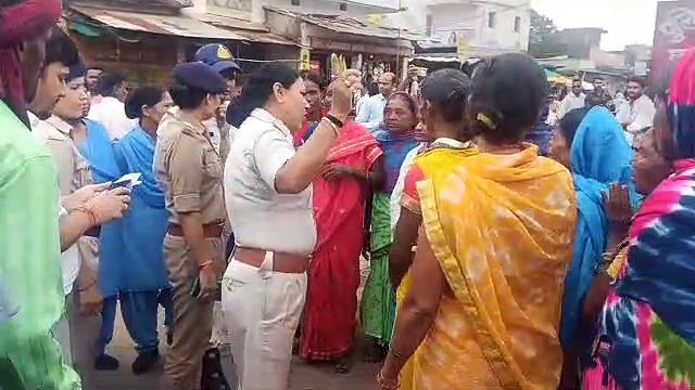 युवक की मौत के बाद आक्रोशित ग्रामीणों ने किया थाने का घेराव