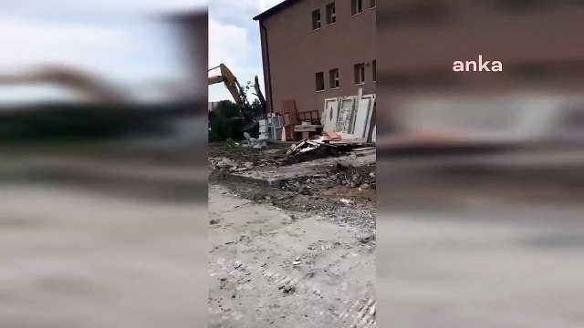 Edirne'de TCDD lojmanlarının bahçesinde ağaç kesimi tepkilere neden oldu