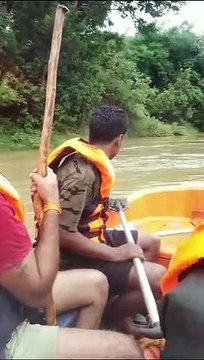 Video Story : पिता का नहीं माना दिल तो रेस्क्यू टीम के साथ खुद भी नदी में पुत्र की तलाश करने में जुट गए