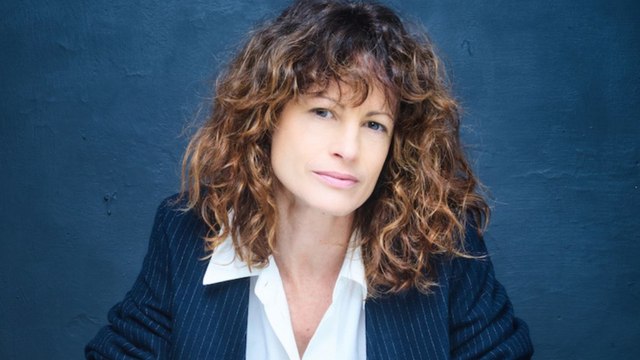 Voici - Demain nous appartient : Qui est Sophie Michard, l'interprète de Béatrice Raynaud, la mère de Sara ?