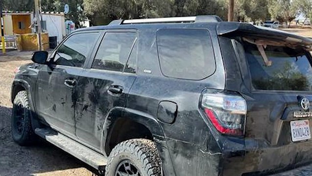 Con arsenal y droga, encuentran 14 camionetas abandonadas