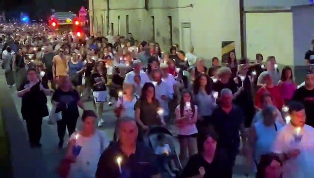 Omicidio Cologno Monzese: rabbia, dolore e ricordo alla fiaccolata per Sofia Castelli