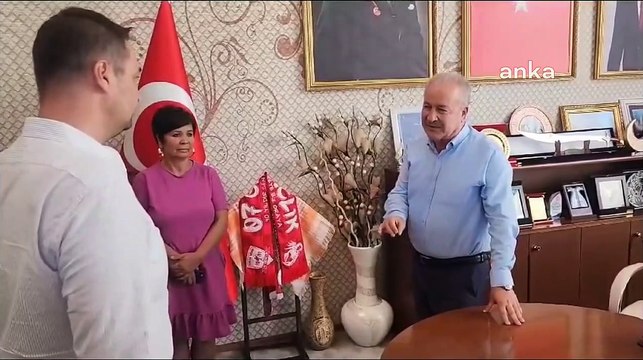 Le maire d'Aksu Şahin a attaqué un membre du Bon Parti avec son poing.