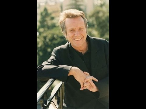 Yves Rénier a été agacé par la fin de ʺCommissaire Moulinʺ : TF1 a arrêté la série