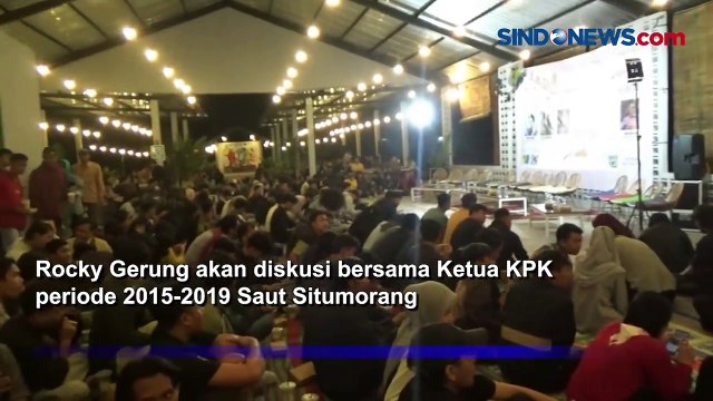 Massa Adang Rocky Gerung Jelang Diskusi Politik di Yogyakarta