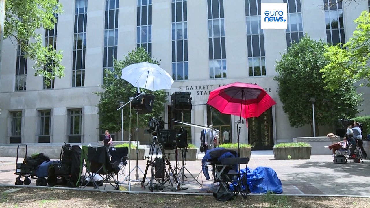 Trump auf der Anklagebank: Ex-Präsident muss vor Gericht erscheinen