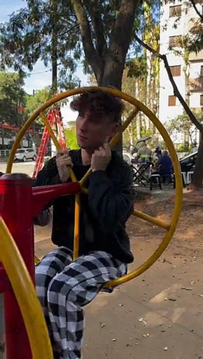 Spinning in Circles Draws a Barking Audience