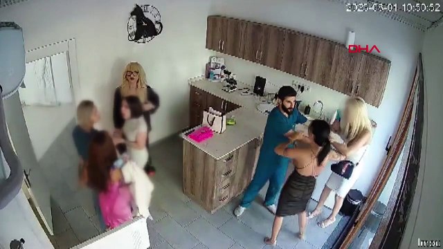 Kedisinin ölümünden sorumlu tuttuğu veteriner hekimi darbetti