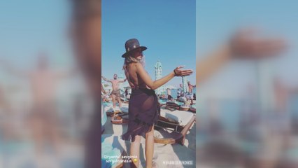 Tuvana Türkay'dan bikinili oryantal şov