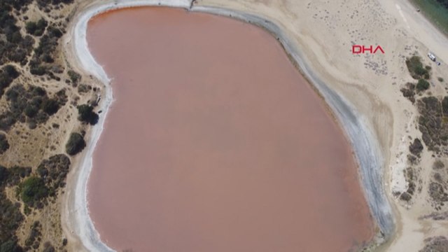 Çanakkale'deki 'Kalpli Göl' pembe renge büründü