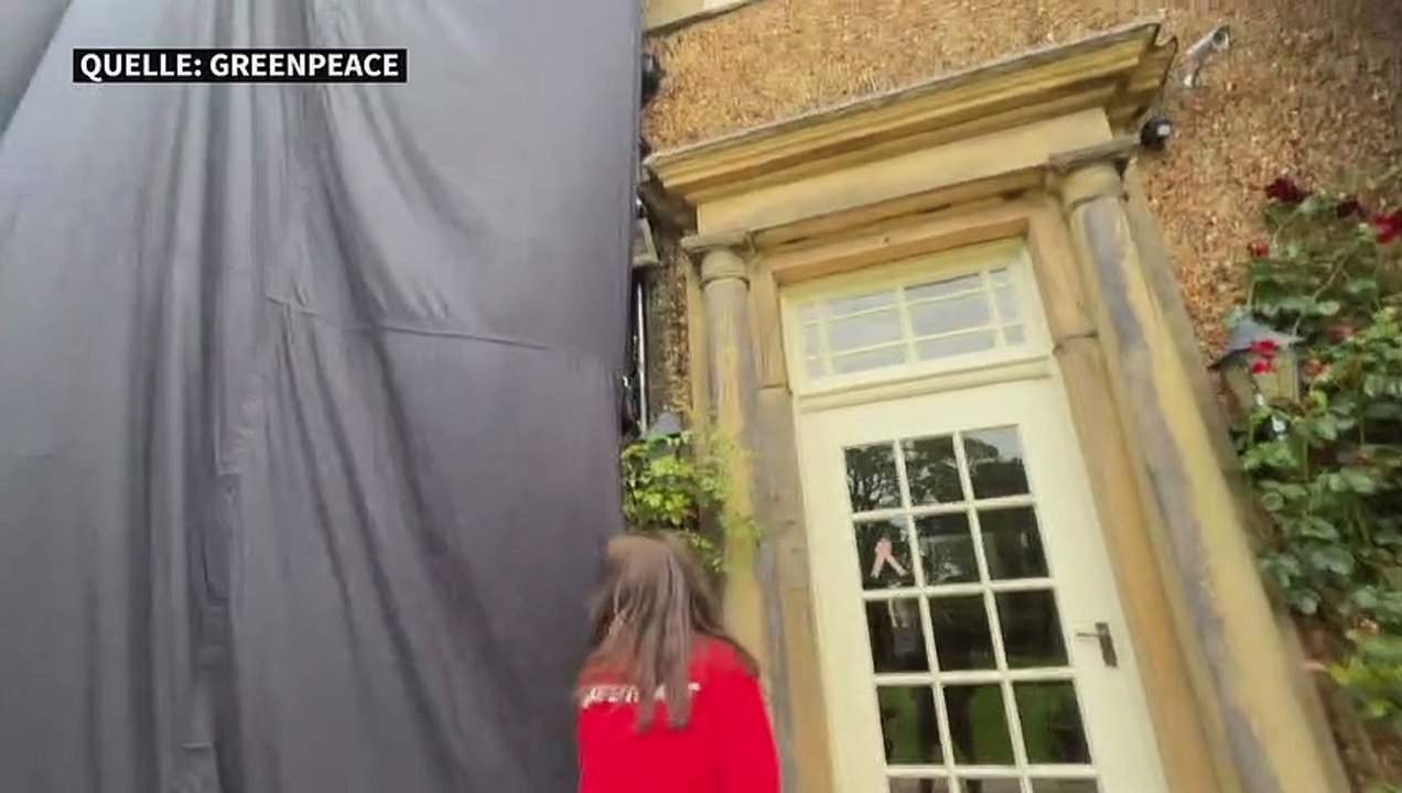 Protest gegen Klimapolitik: Haus des britischen Premiers schwarz verhüllt