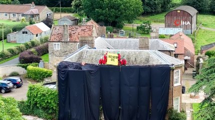 Aktivistlerden, İngiltere Başbakanı Sunak’ın evine siyah örtülü eylem