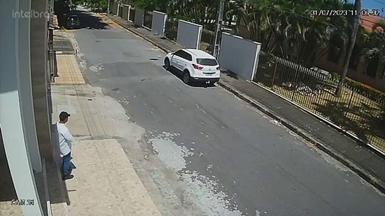 Policial é surpreendido por assaltantes e reage a ação criminosa