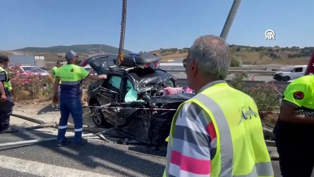 Sancaktepe Kuzey Marmara Otoyolu'nda lastiği patlayan tır cipe çarptı: 2 ölü, 4 yaralı