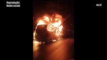 Ônibus de turismo com 59 ocupantes pega fogo na BR 251