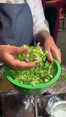 Methi Thalipeth - Satara #streetfood #streetfoodlover #indianstreetfood #breakfast #morningbreakfast #food #satara