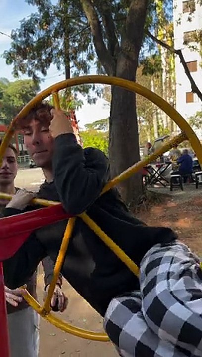 Spinning in Circles Draws a Barking Audience