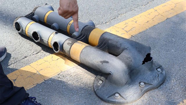 '대프리카' 폭염에...도로 중앙분리대도 녹아 쓰러져 / YTN