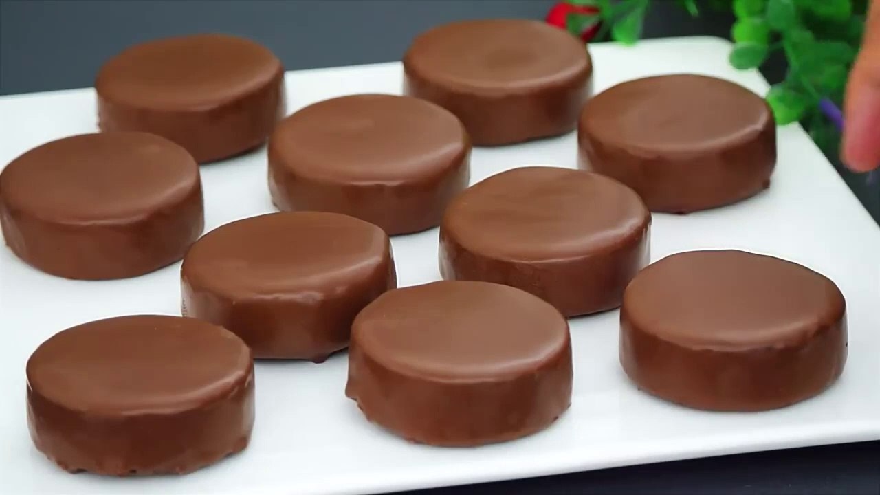 Only 4 ingredients no baking, no cooking! Delicious and easy chocolate cake