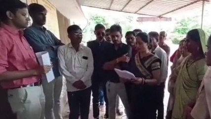 धार: कलेक्ट्रेट पहुंची महिला कांग्रेस ने किया प्रदर्शन,कलेक्टर के नाम सौंपा ज्ञापन