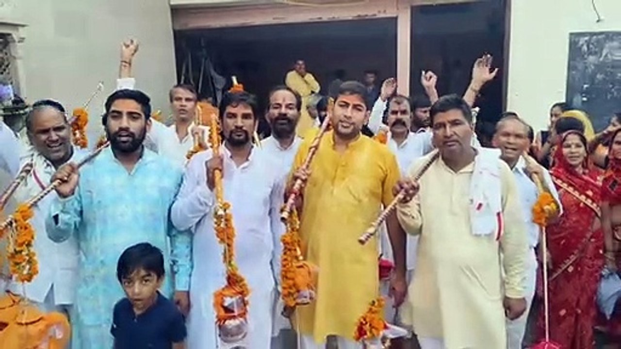 कावड़ यात्रियों ने किया जलाभिषेक, गूंजे भोलेनाथ के जयकारे