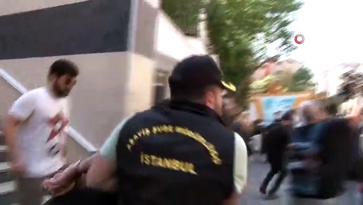 Son Dakika:  İstanbul Esenyurt'taki tekel saldırısında adliyeye sevk edilen 8 kişiden 3'ü tutuklandı, 5'i adli kontrol şartıyla serbest bırakıldı