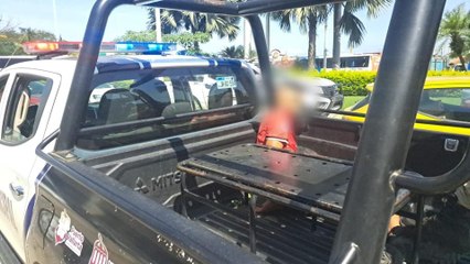 Detienen a ladrón armado con machete en una tienda de conveniencia en Las Juntas