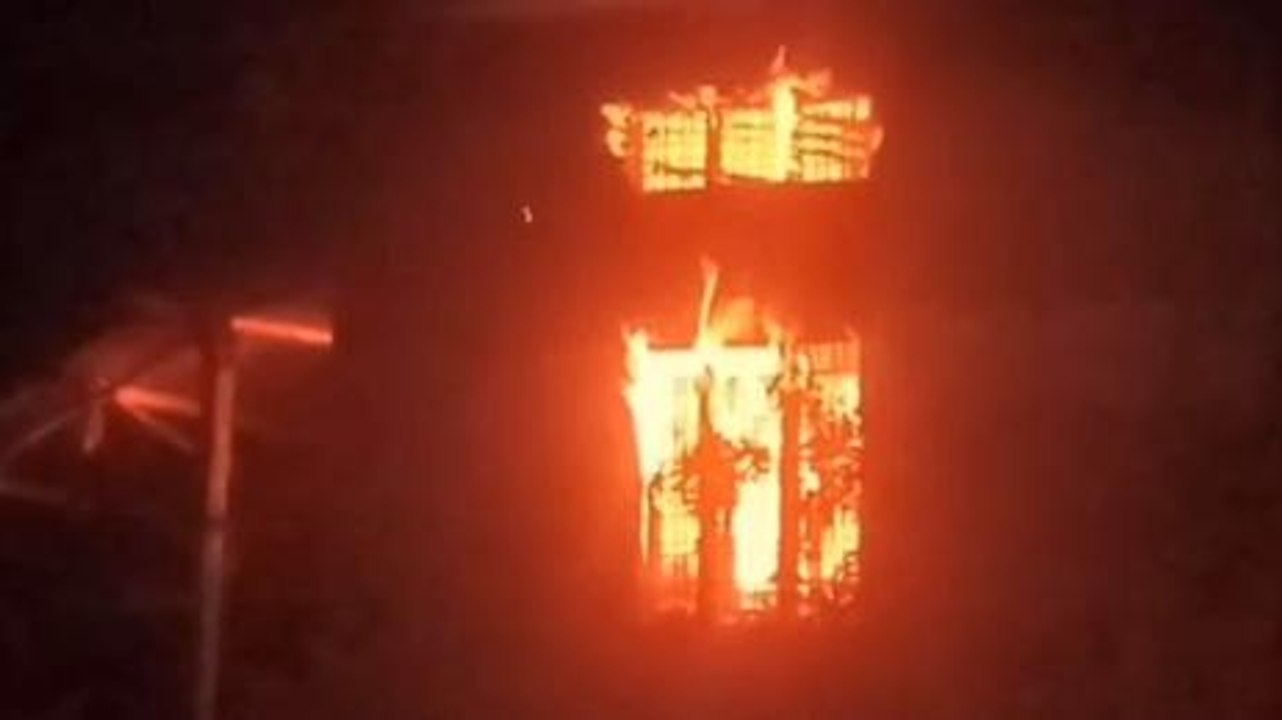 వరంగల్: గ్యాస్ సిలిండర్ లీకై ఇంటిలో చెలరేగిన మంటలు