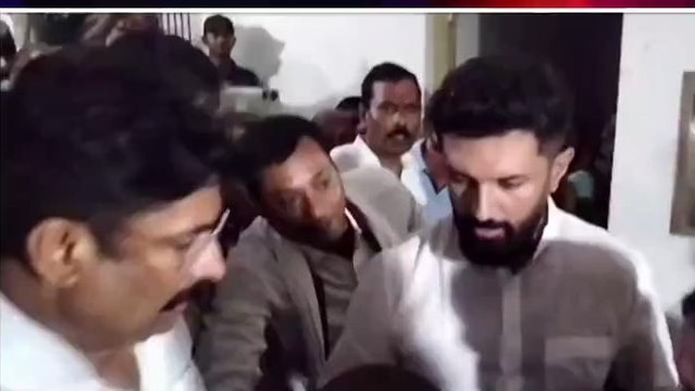 बेगूसराय: पीड़ित परिजनों से मिले चिराग पासवान, कहा- नाबालिग बच्ची के हत्यारे को मिले फांसी