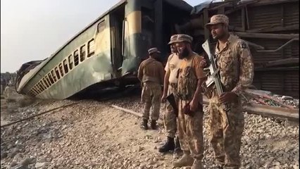 El descarrilamiento de un tren al sur de Pakistán causa al menos 30 muertos