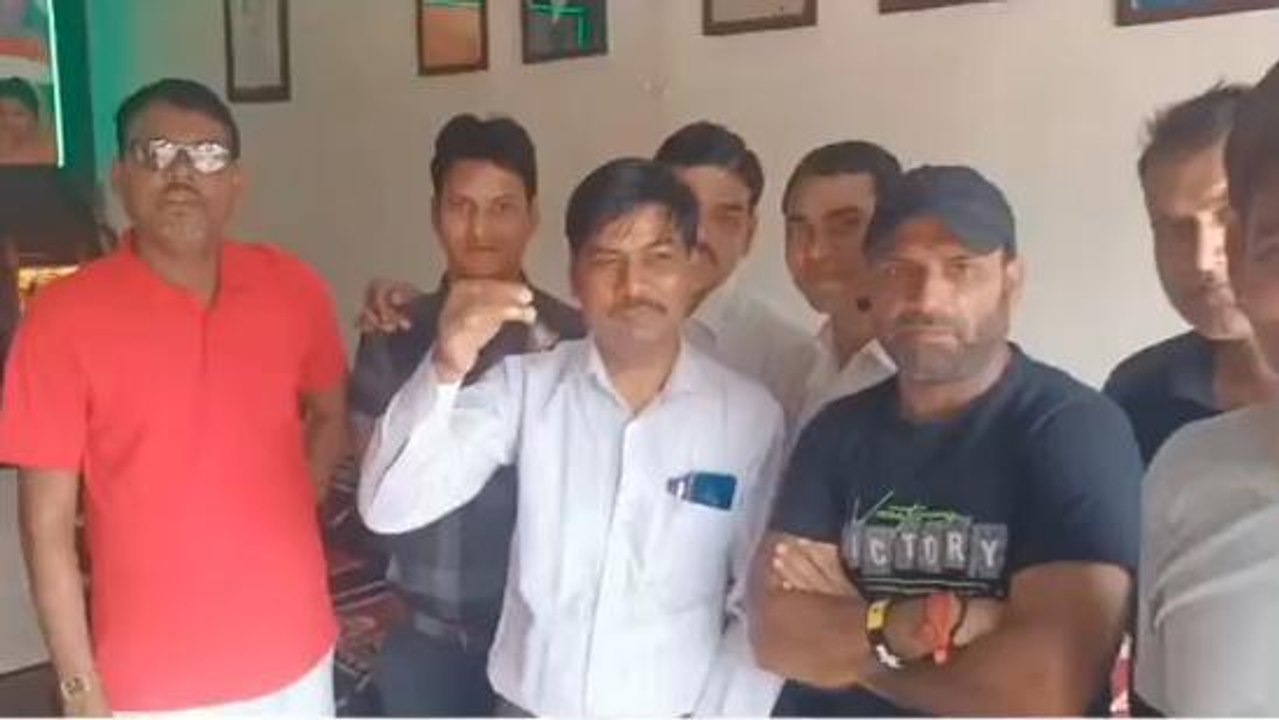 पोहरी: NMOPS संगठन ने राज्यमंत्री को सौपा ज्ञापन,पेंशन को लेकर उठी मांग