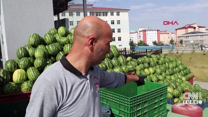 Şemsiyeyi tutmak isterken havalandı