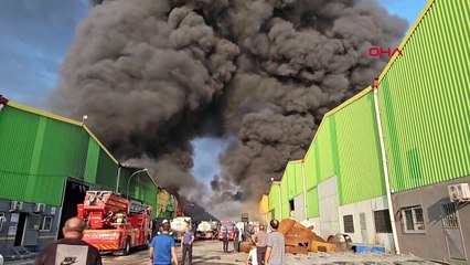 Geri dönüşüm fabrikaları alevler arasında kaldı! Ekipler seferber oldu