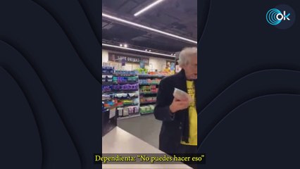 Un hombre de Inglaterra compra con monedas unas fresas en un Aldi que no admite efectivo