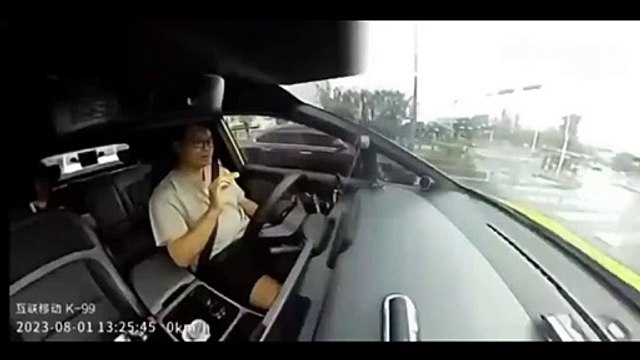 Quand tu te fais doubler par une voiture volante