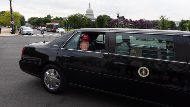 Tensión a las afueras del tribunal que recibirá a Donald Trump entre simpatizantes y detractores