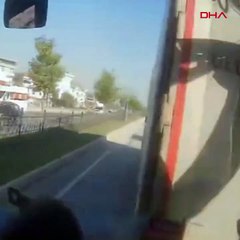 Bursa'da 3 aracın karıştığı kaza kamerada; 2 yaralı