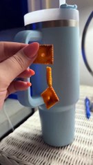 Une femme trouve des cheveux cuits dans des craquelins Cheez-It