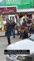 Servidores municipais com Caixão em protesto pelas ruas de Alagoinhas