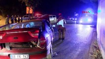 1 personne coincée et 3 personnes blessées dans une collision frontale avec des voitures à Eyüpsultan