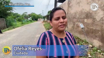 Poste a punto de colapsar en Minatitlán; piden atención de CFE