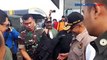 Kunjungi Korban Kekeringan Papua, Menko PMK dan Kepala BNPB Pakai Rompi Anti Peluru