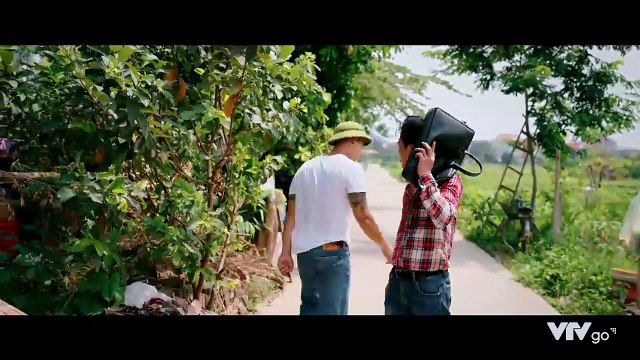 Làng trong phố - Tập 3 - Mến cho vợ chồng Hiếu tiền mang lên thành phố