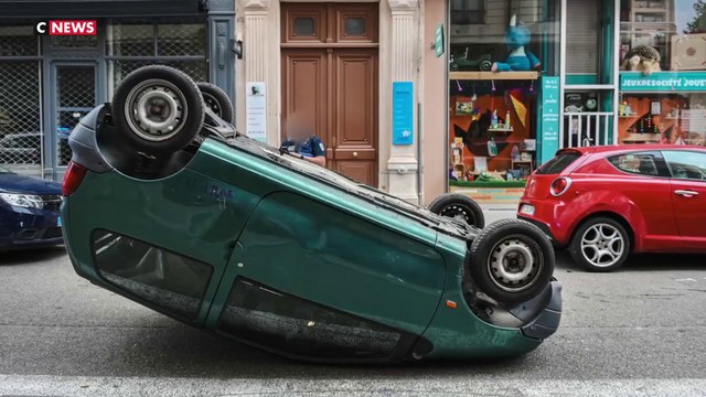 Émeutes : sa voiture renversée, elle reçoit une contravention