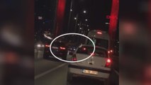 15 Temmuz Şehitler Köprüsü'nün ortasında camdan sarkıp tartıştığı şoföre vurmaya çalıştı 
