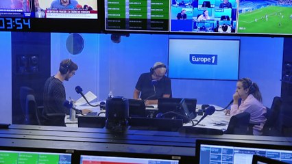 «La place d'un policier ne se situe pas en prison» : place Vendôme, une poignée de policiers manifeste