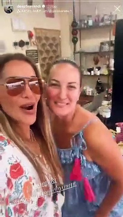 Η Δέσποινα Βανδή της έκανε ποδαρικό και σεφτέ - Η αδερφή του Βασίλη Μπισμπίκη άνοιξε το πρώτο της μαγαζί