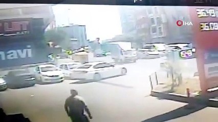 İstanbul'da güpe gündüz dehşet! Silahlı saldırı anı kamerada