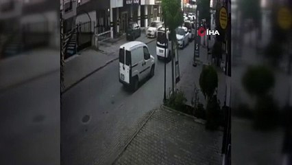 Aynasını kullanmayan sürücü motosikletliye çarptı, ardından kaçtı