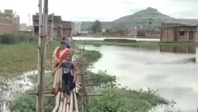 रोहतास: सासाराम में लोग चचरी पुल के सहारे, जान जोखिम में डालकर आने-जाने को मजबूर